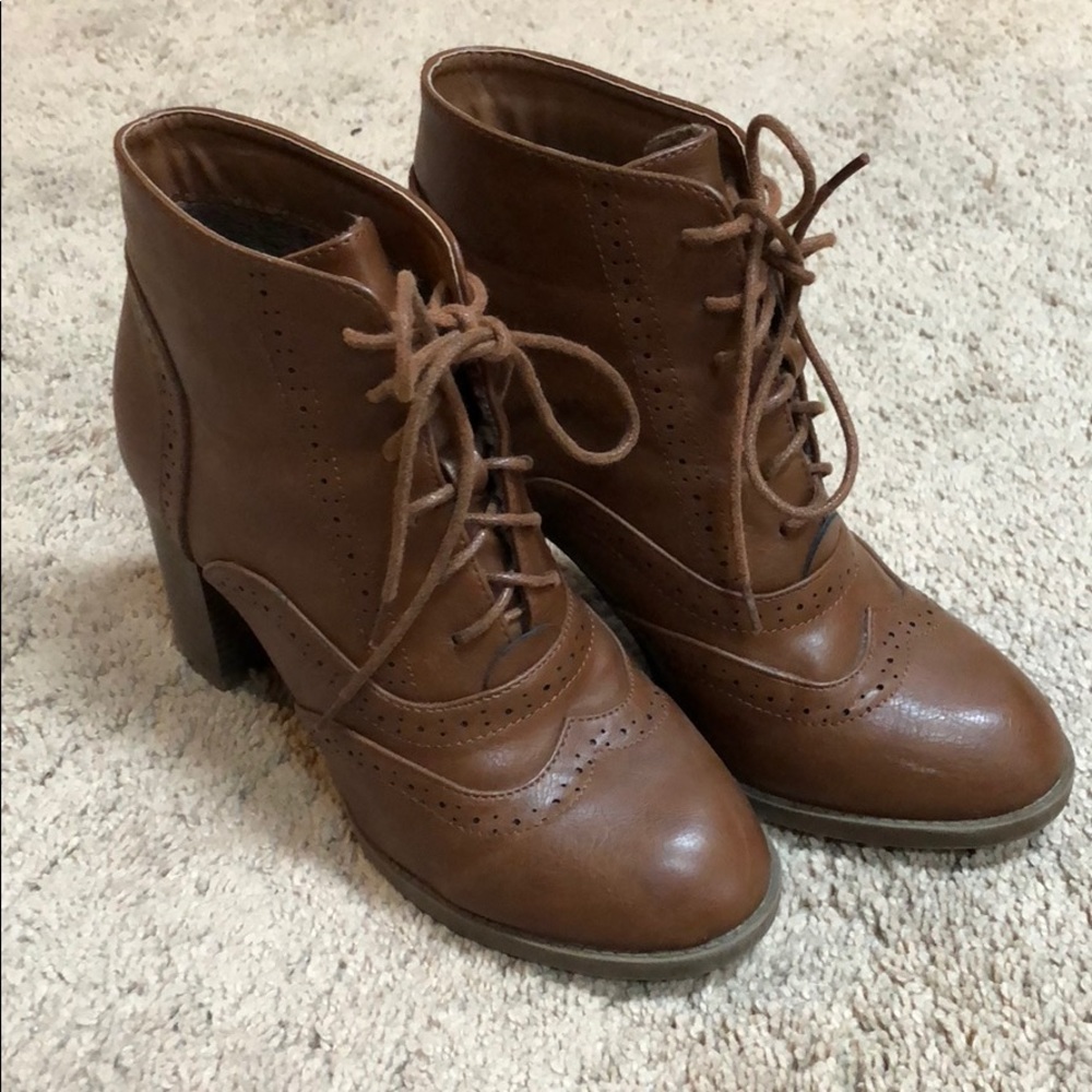 Oxford brown lace up Booties
